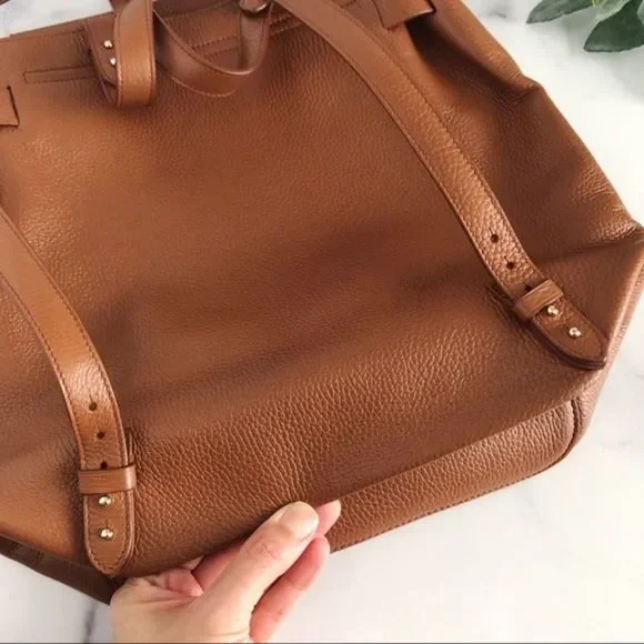 Cuyana Leather Backpack Caramel - Picture 6 of 14